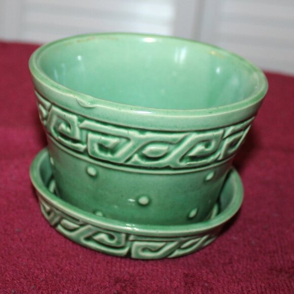Vintage McCoy USA Pottery Green GreeK Key Dots Flower Pot/Planter - Picture 2 of 4